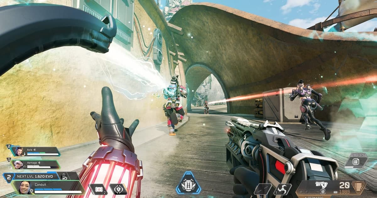 部隊HUDと武器が見えるApex Legendsの一人称戦闘画面