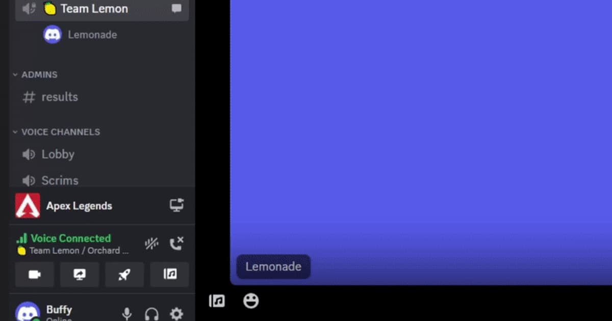 Discord voice-channel UI streaming Apex Legends with the clip control visible