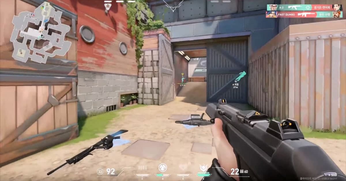 A first-person VALORANT gameplay screen with the minimap and HUD visible