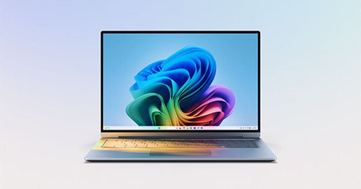 Windows 11 공식 홍보 이미지(노트북 화면의 Windows 11 배경)