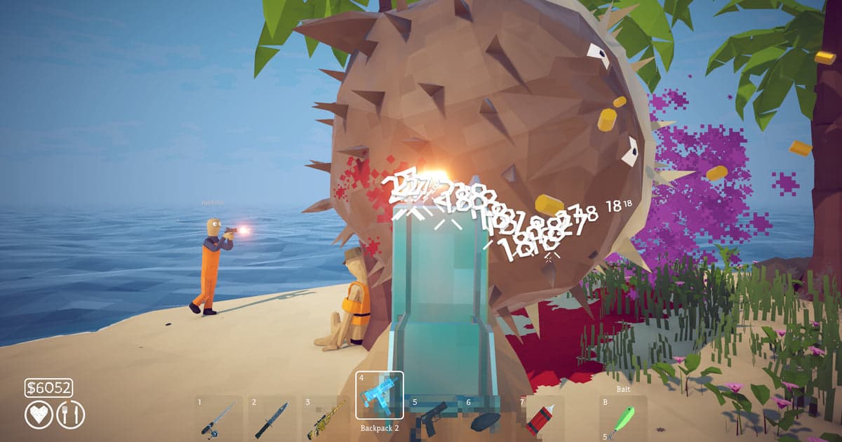 Offizieller Steam-Screenshot zu How to Fish: Ein Spieler in orangefarbener Latzhose schießt auf einen riesigen, gestrandeten Stachel-Kugelfisch, weiße Schadenszahlen spritzen heraus, ein zweiter Spieler in Schwimmweste hockt daneben, unten Geldzähler und Waffenleiste
