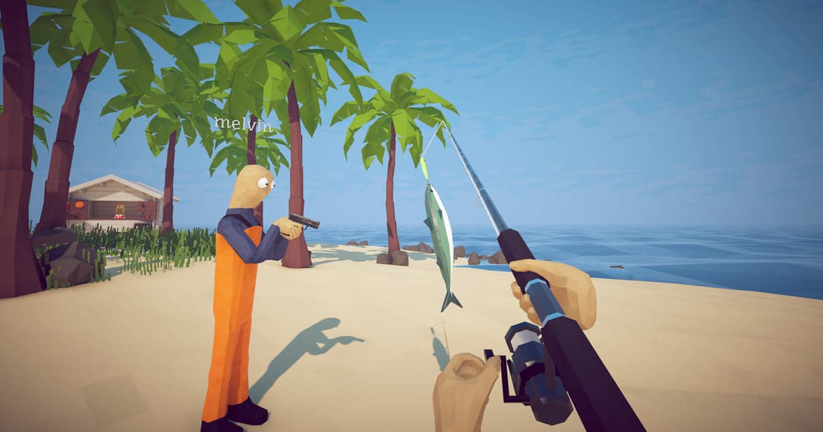 Offizieller Steam-Screenshot zu How to Fish: In der Ego-Perspektive hängt ein Fisch mit grünem Rücken und silbernem Bauch an der Angelschnur an einem Strand mit Palmen, daneben steht ein anderer Spieler mit Pistole