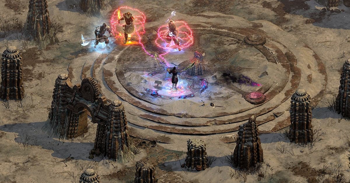 Kampf in Diablo II: Resurrected auf einem runden Steinaltar in einer trostlosen Schneelandschaft, ein Charakter entfesselt Magieeffekte gegen drei rot leuchtende Gegner