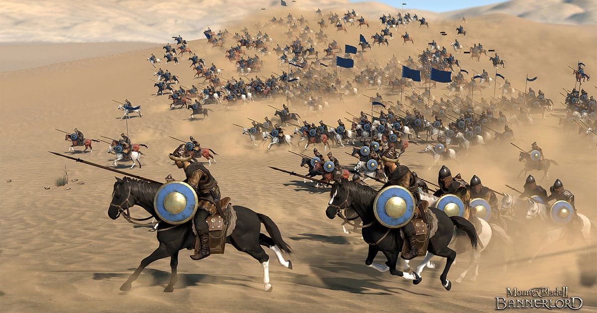 Decenas de jinetes con escudos redondos cargan por el desierto entre una nube de arena, con estandartes ondeando, en Mount & Blade II: Bannerlord