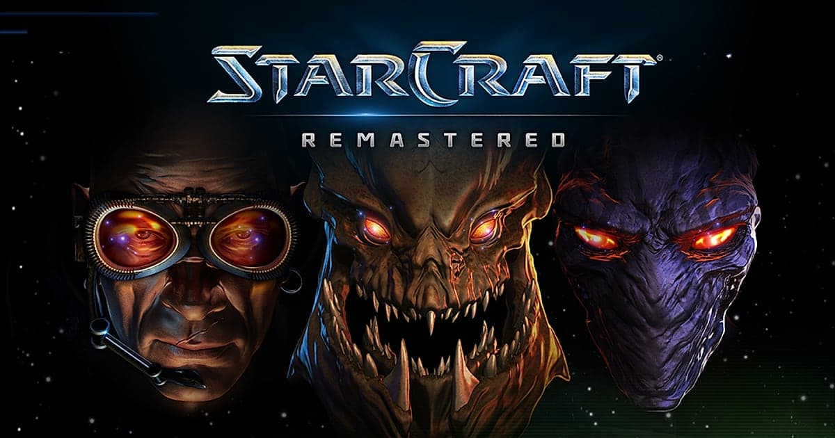 Arte oficial de StarCraft Remastered con un comandante terran con goggles, un Zerg y un rostro Protoss alineados debajo del logo