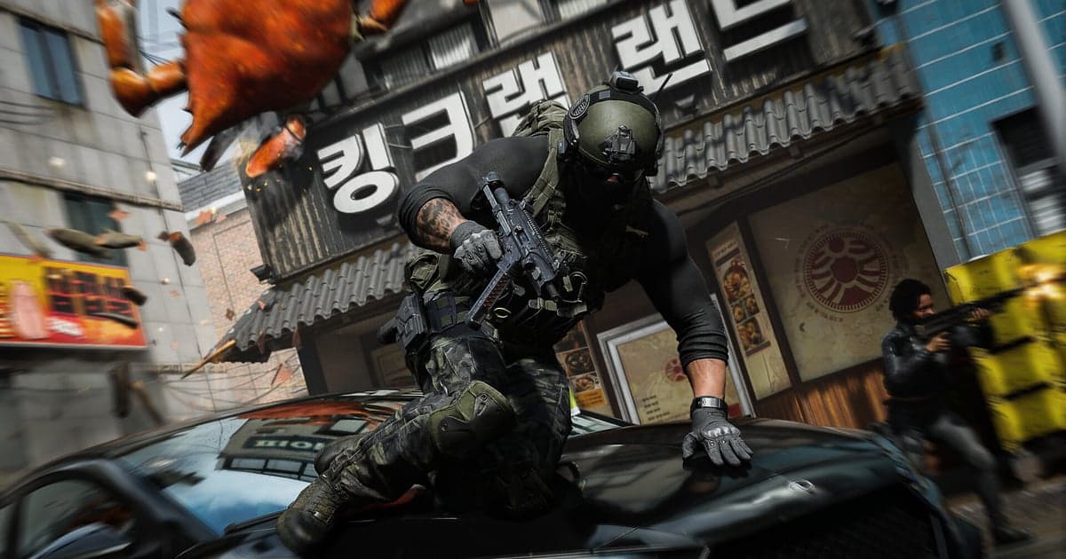 한글 '킹크랩' 간판과 부서지는 대형 게 조형물 아래에서 요원이 승용차 보닛을 타고 넘고, 뒤쪽에서 또 다른 무장 인물이 총을 겨누는 콜 오브 듀티: 모던 워페어 4 공식 스크린샷
