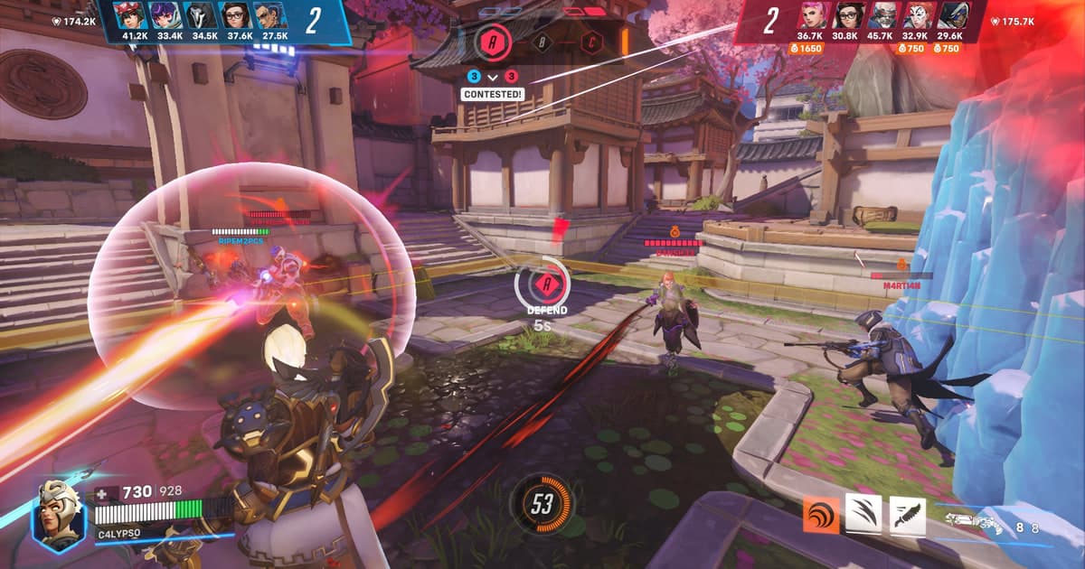 味方と共に戦うOverwatch 2スタジアムの一人称ゲームプレイ画面